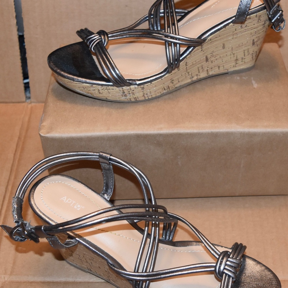 APT.9 METALLIC CORK WEDGE SIZE 8